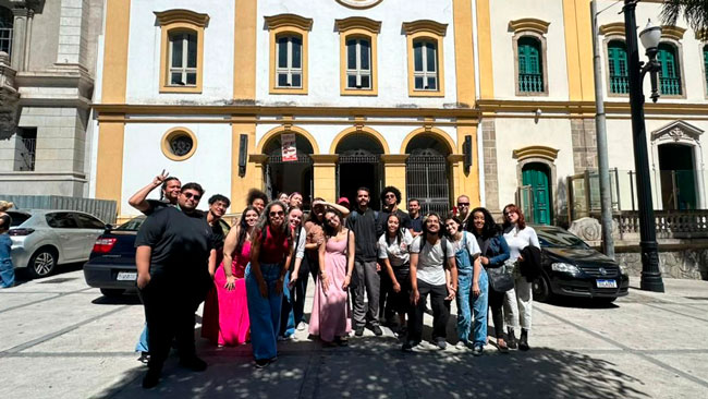 Alunos do curso de História do Centro Universitário Assunção participam de atividade extraclasse.