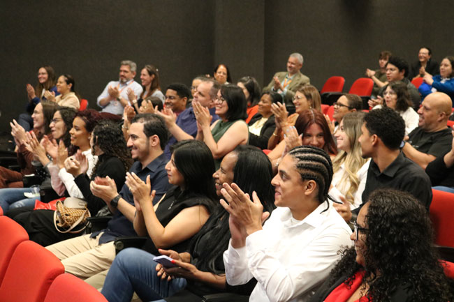 Alunos dos cursos de Administração e Ciências Contábeis reunidos no Auditório do Centro Universitário Assunção