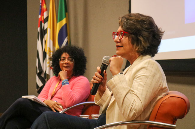 Rita Salgado, assistente social do MPSP falou sobre o uso das tecnologias digitais no serviço social.