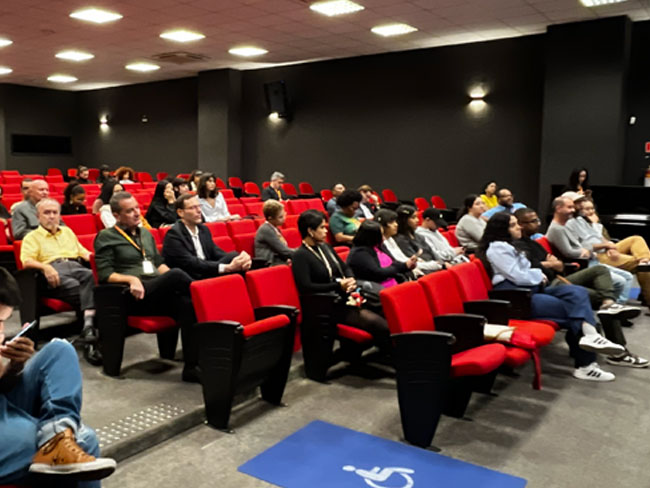 Publico presente para prestigiar os colegas durante o II Encontro de Alunos Escritores.