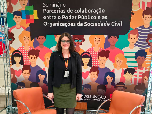 Prof.ª Dr.ª Karen Ambra, reitora do Centro Universitário Assunção, marca presença no Seminário Parcerias entre o Poder Público e as OSCs