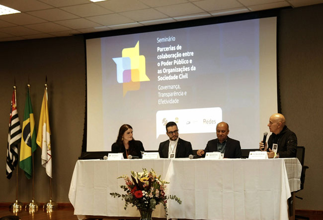 Prof.ª Dr.ª Karen Ambra, reitora do Centro Universitário Assunção, se reúne com representantes do Instituto Redes para o Desenvolvimento, Instituto Claret e Vicariato Episcopal da Caridade Social da Arquidiocese de São Paulo para abertura.