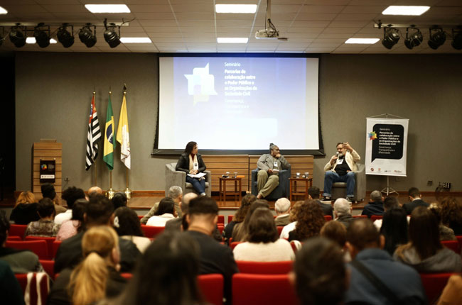 Momento de debate com especialistas durante o Seminário.